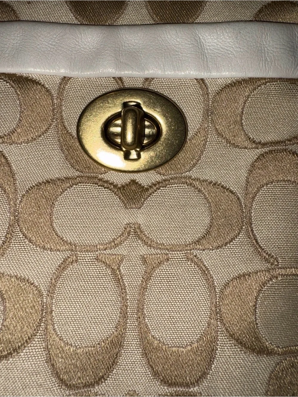✨ VINTAGE Coach Cricket Signature Crossbody Bag Gold Khaki Turnlock